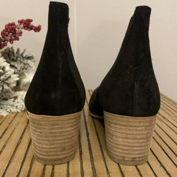 Vince Women's Suede Ankle Booties Black 7M Made in Italy - Picture 4 of 9